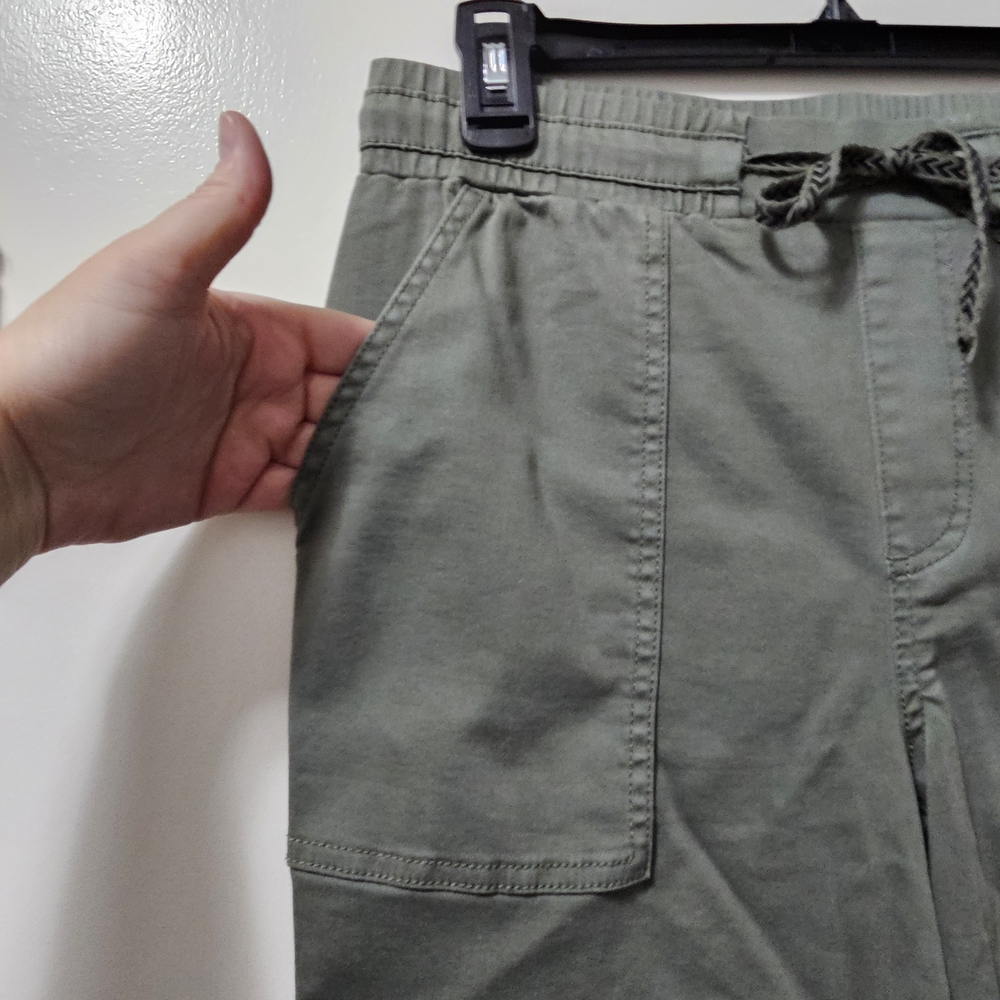 Women's Maurices Army Green Cargo Weekender Pants. Size Small. NWT. - Picture 4 of 10